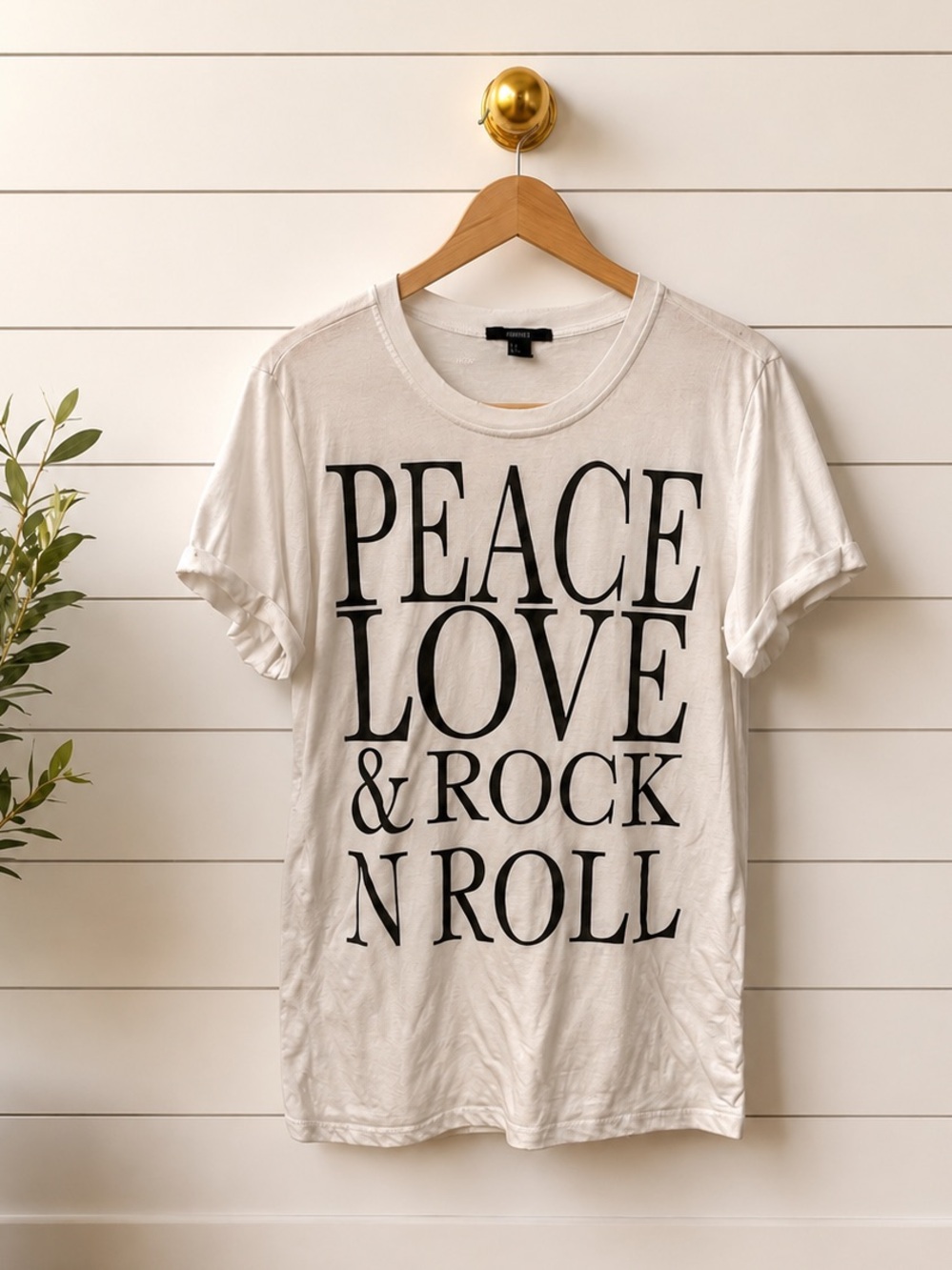 ✌️♥️🎸Forever 21 Peace Love & Rock N Roll Graphic Tee | Size Medium | Lightweight